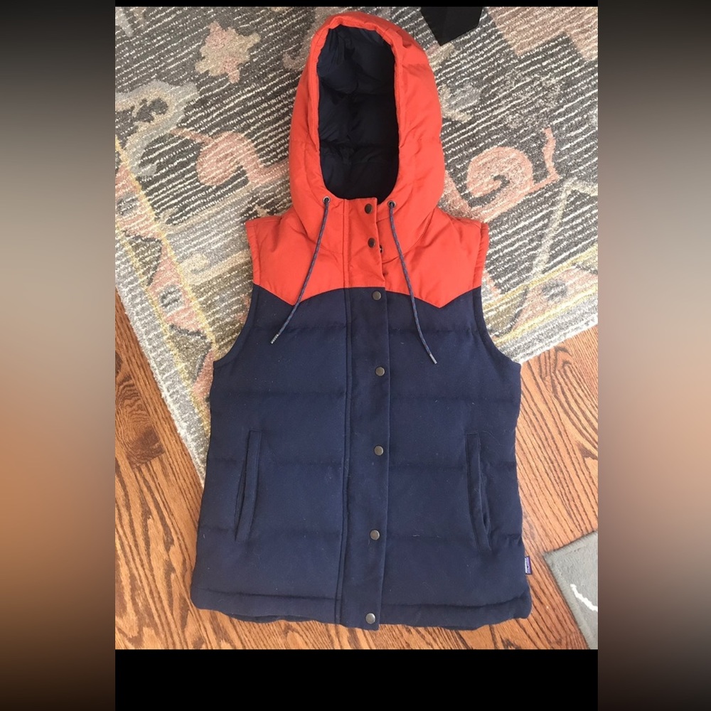 Patagonia Bivy hooded vest. Small. Rust/blue.